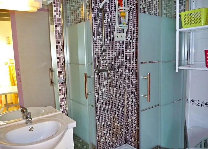 Charmante Maisonnette Avec Piscine Pres De La Plage, Parking, Et Animaux Acceptes - Fr-1-387-103 דירה *