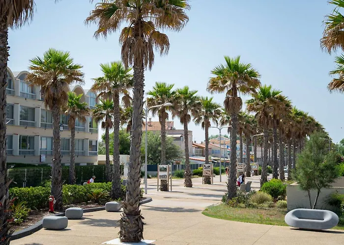 Apartment Charmante Maisonnette Avec Piscine Pres De La Plage, Parking, Et Animaux Acceptes - Fr-1-387-103